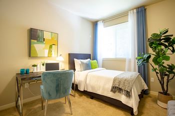 Large bedroom 2
